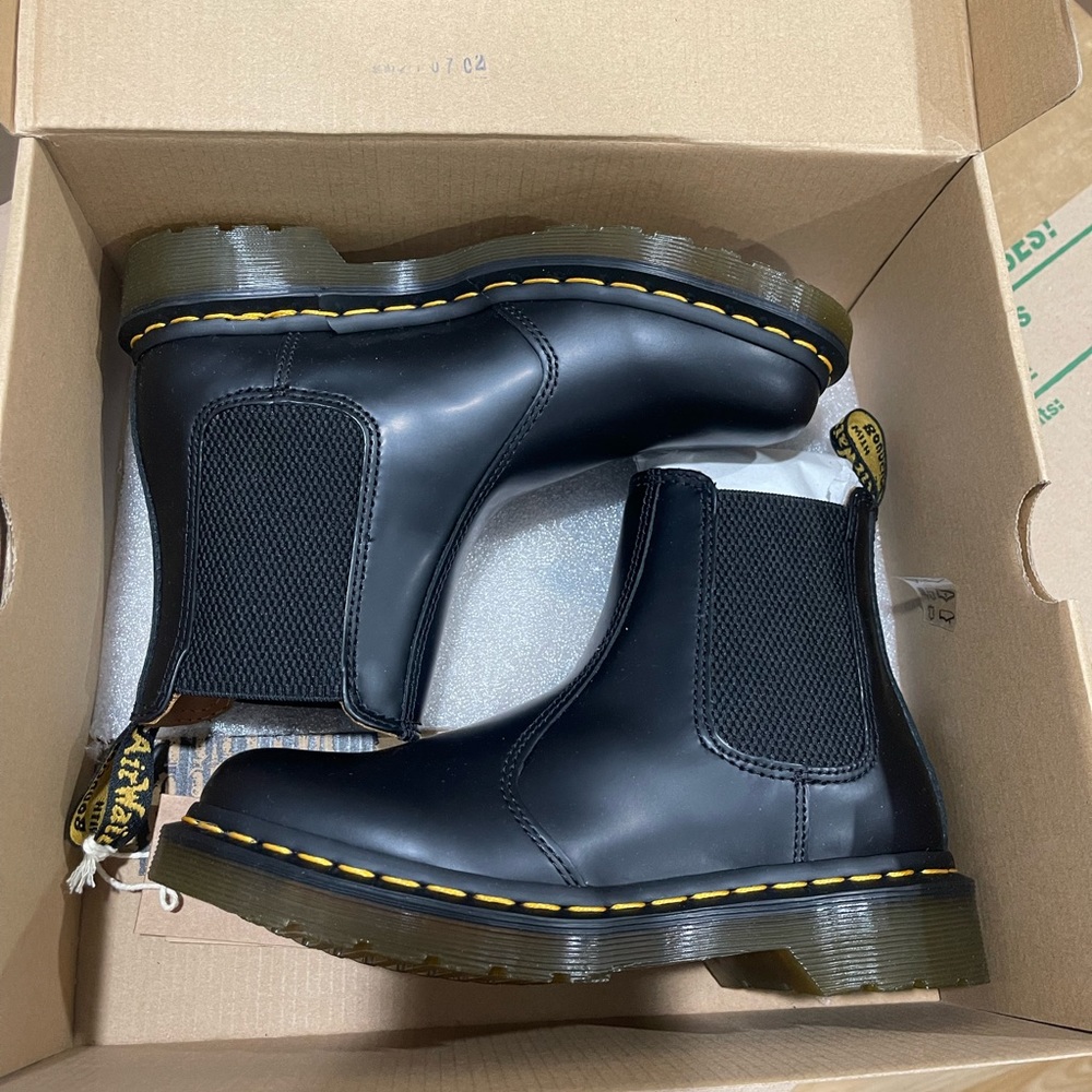 Black Dr Martens Chelsea boot